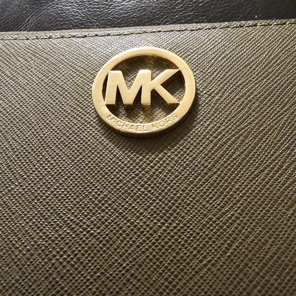 Michael Kors Large Continental Wallet Saffiano leather Olive NWOT - Picture 4 of 16